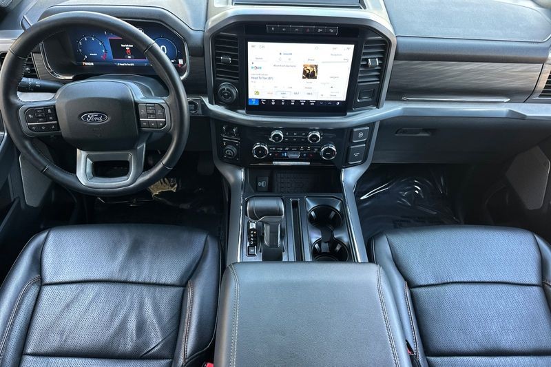 Ford F-150 Vehicle Full-screen Gallery Image 15