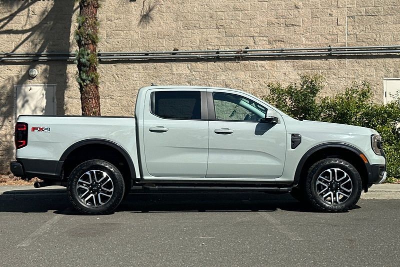 Ford Ranger Vehicle Full-screen Gallery Image 02