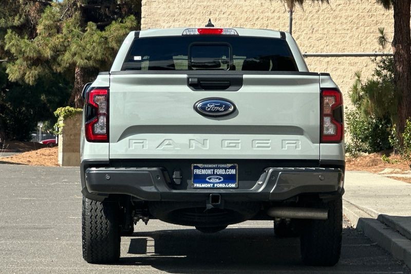 Ford Ranger Vehicle Full-screen Gallery Image 04