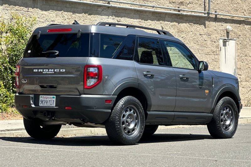 Ford Bronco Sport Vehicle Full-screen Gallery Image 03