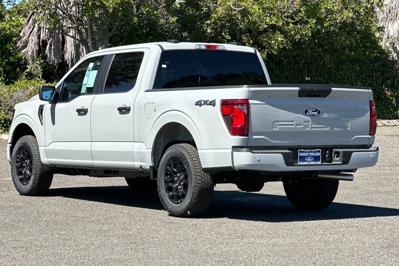 Ford F-150 Vehicle Full-screen Gallery Image 05