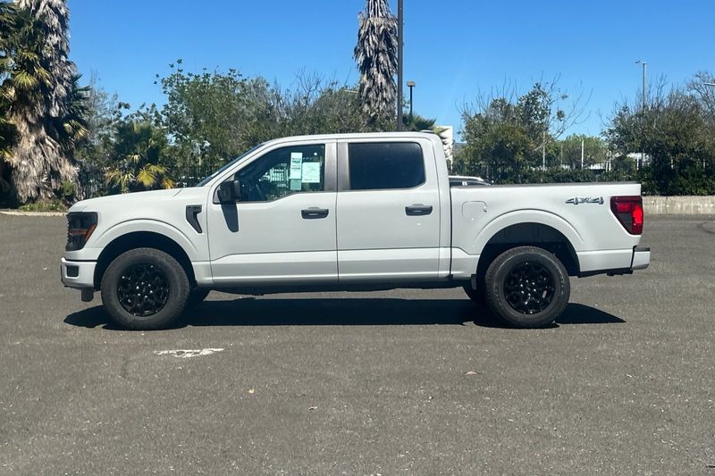 Ford F-150 Vehicle Full-screen Gallery Image 06