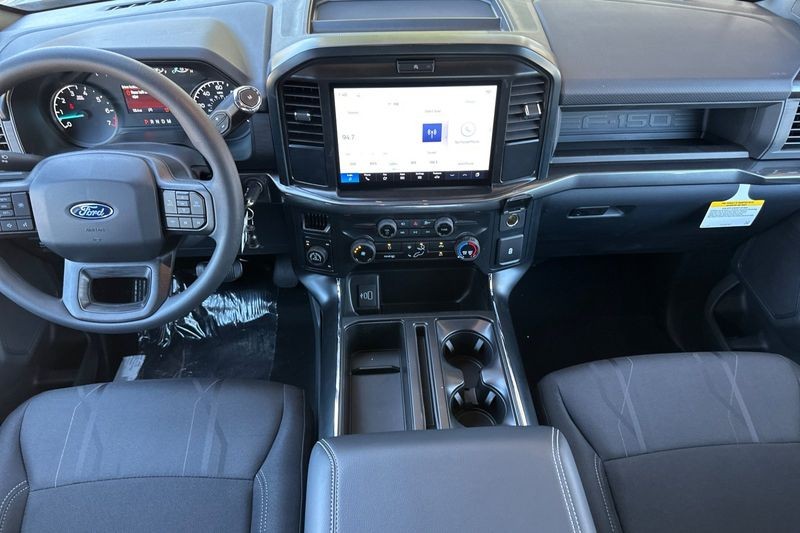 Ford F-150 Vehicle Full-screen Gallery Image 14