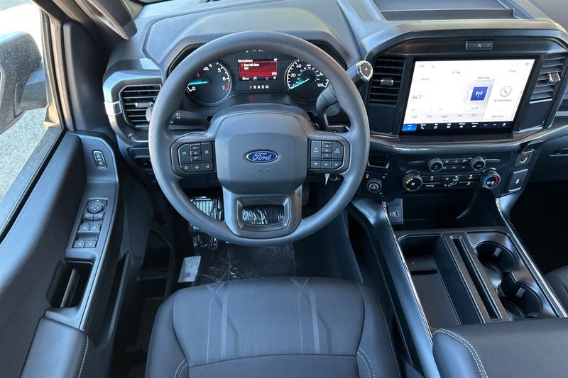 Ford F-150 Vehicle Full-screen Gallery Image 15