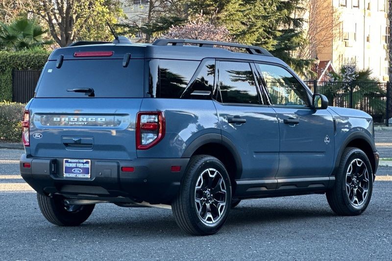 Ford Bronco Sport Vehicle Full-screen Gallery Image 03