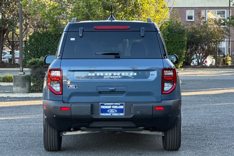 Ford Bronco Sport Vehicle Full-screen Gallery Image 04