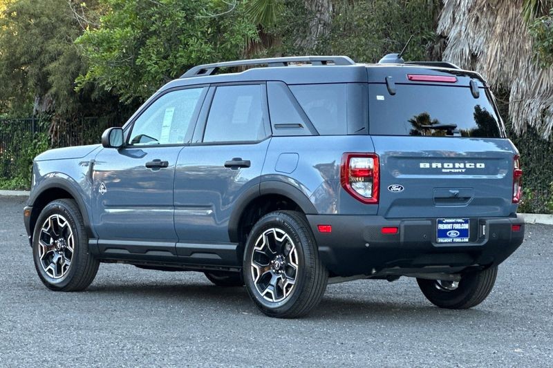 Ford Bronco Sport Vehicle Full-screen Gallery Image 05