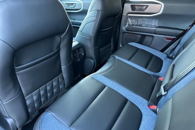 Ford Bronco Sport Vehicle Full-screen Gallery Image 12