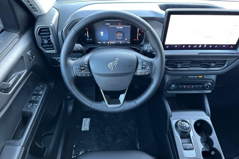 Ford Bronco Sport Vehicle Full-screen Gallery Image 15
