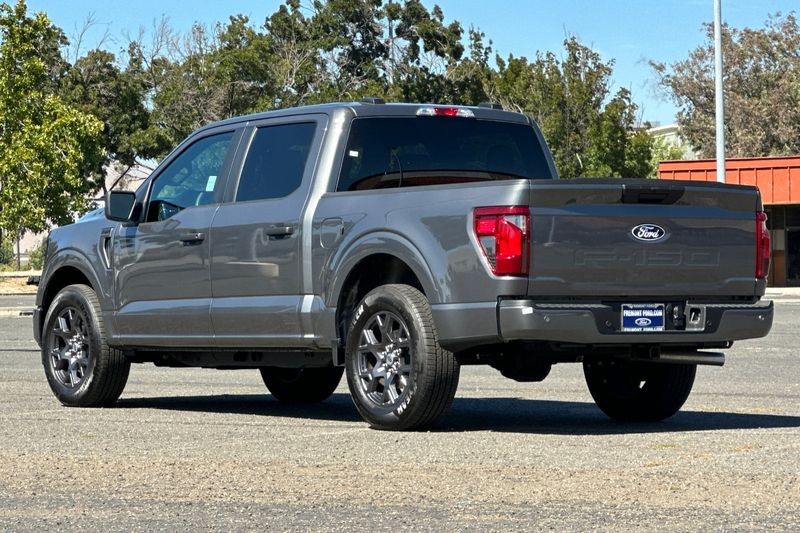 Ford F-150 Vehicle Full-screen Gallery Image 05