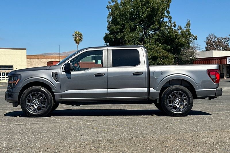 Ford F-150 Vehicle Full-screen Gallery Image 06