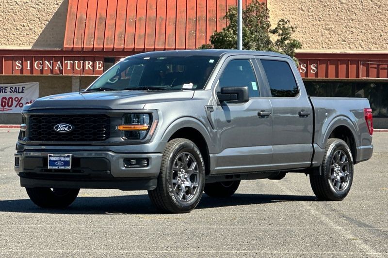Ford F-150 Vehicle Full-screen Gallery Image 07