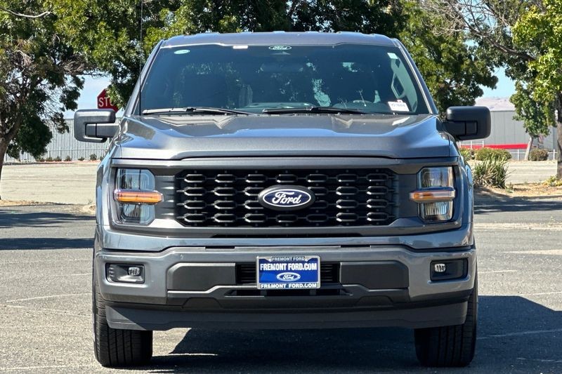 Ford F-150 Vehicle Full-screen Gallery Image 08