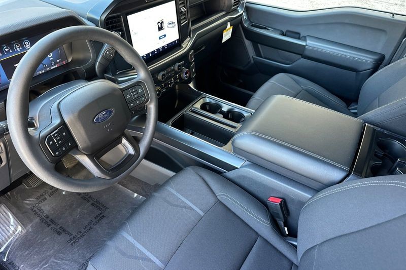 Ford F-150 Vehicle Full-screen Gallery Image 09