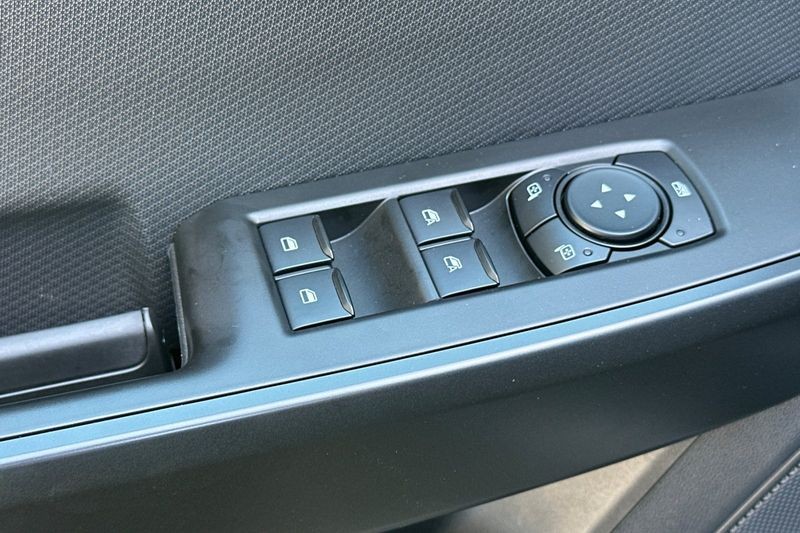 Ford F-150 Vehicle Full-screen Gallery Image 11