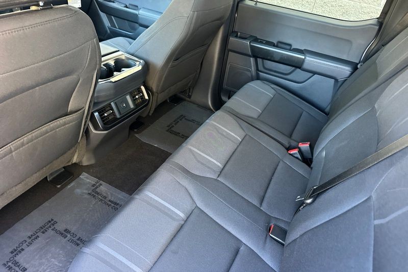 Ford F-150 Vehicle Full-screen Gallery Image 13