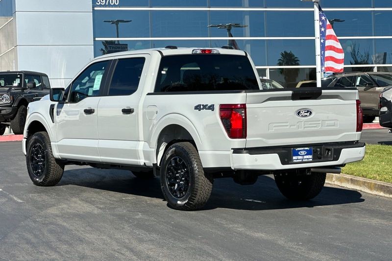 Ford F-150 Vehicle Full-screen Gallery Image 05