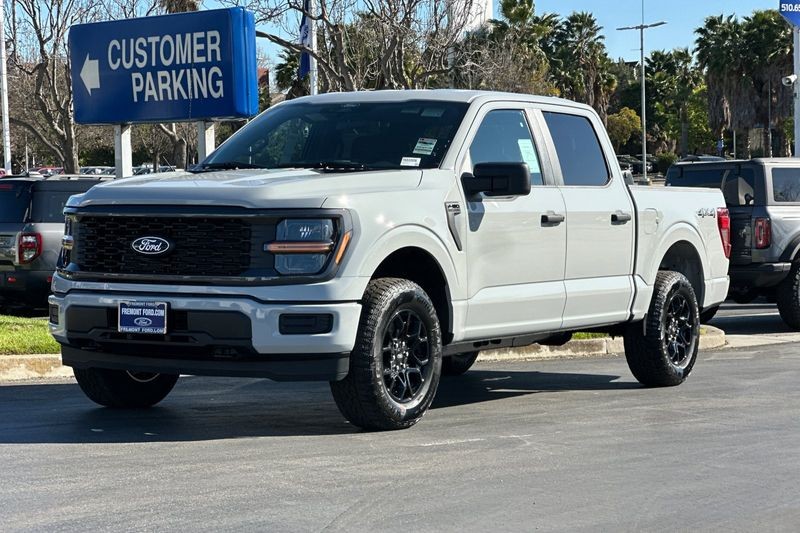 Ford F-150 Vehicle Full-screen Gallery Image 07
