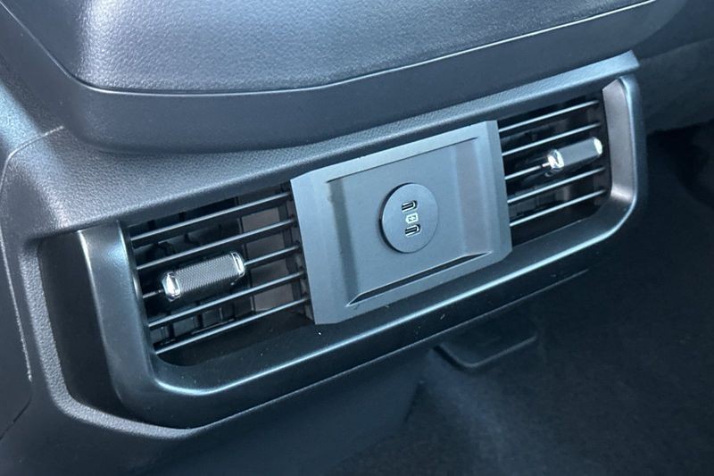 Ford F-150 Vehicle Full-screen Gallery Image 13