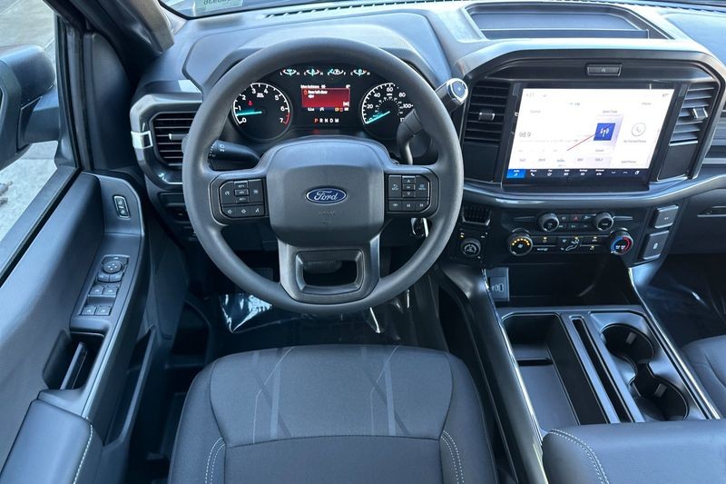 Ford F-150 Vehicle Full-screen Gallery Image 15