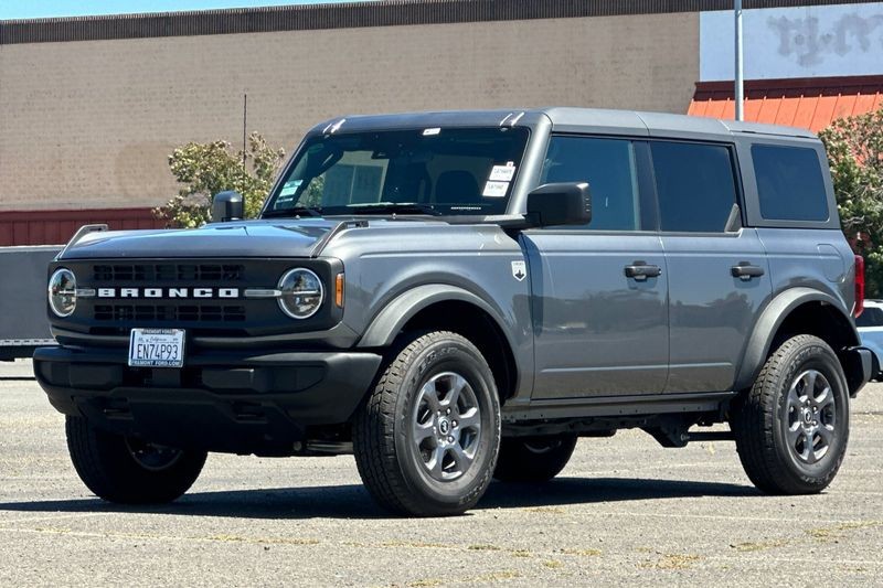 Ford Bronco Vehicle Full-screen Gallery Image 07