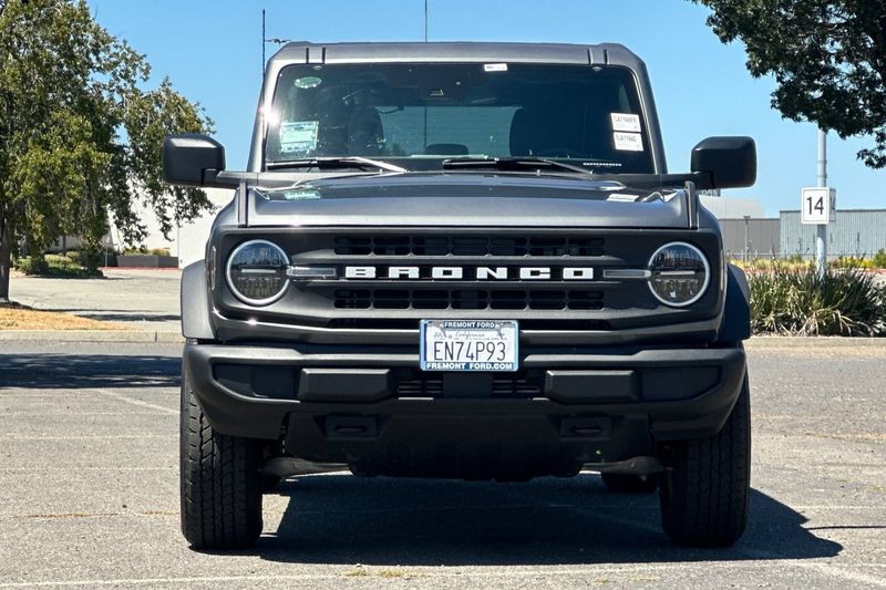 Ford Bronco Vehicle Full-screen Gallery Image 08
