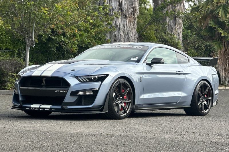 Ford Mustang Vehicle Full-screen Gallery Image 08