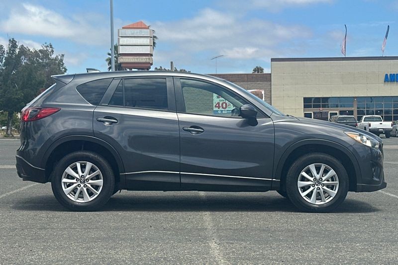 Mazda CX-5 Vehicle Full-screen Gallery Image 02
