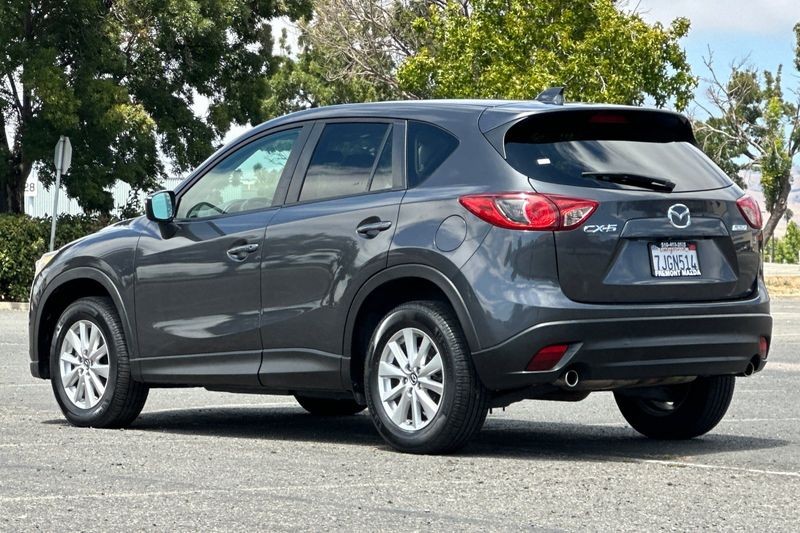 Mazda CX-5 Vehicle Full-screen Gallery Image 05