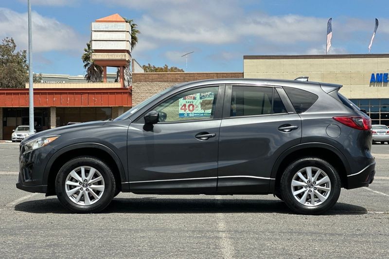 Mazda CX-5 Vehicle Full-screen Gallery Image 06