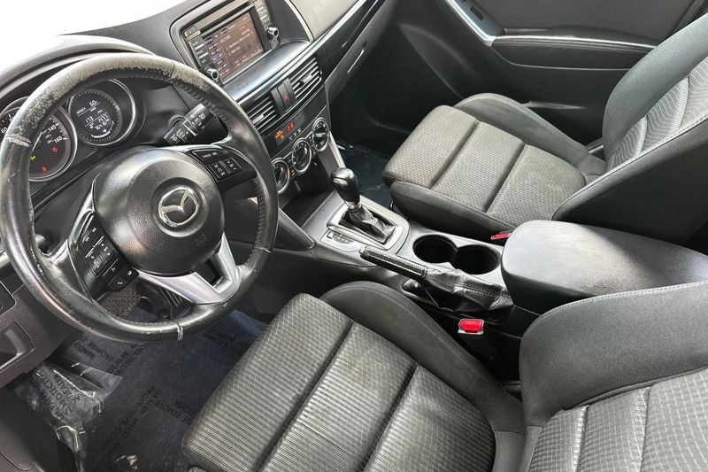 Mazda CX-5 Vehicle Full-screen Gallery Image 09