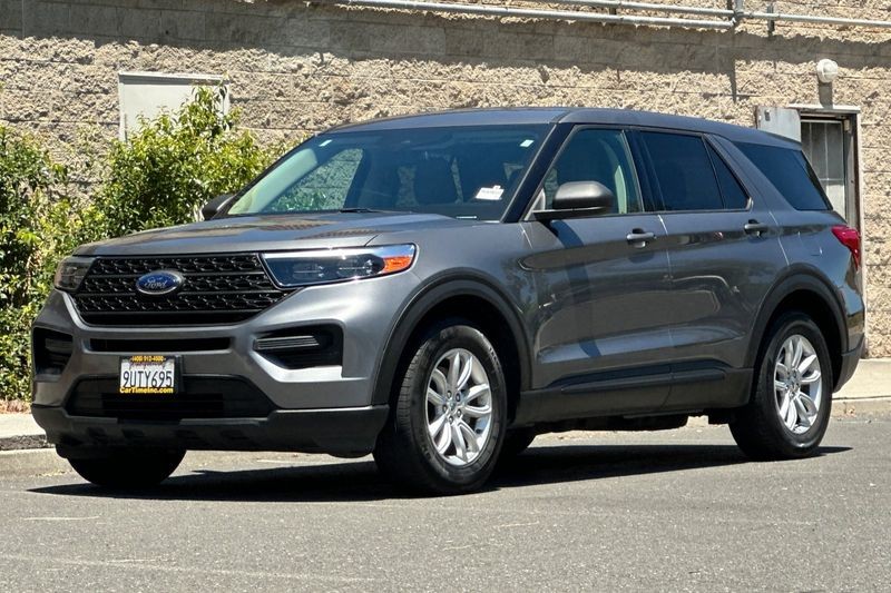 Ford Explorer Vehicle Full-screen Gallery Image 08