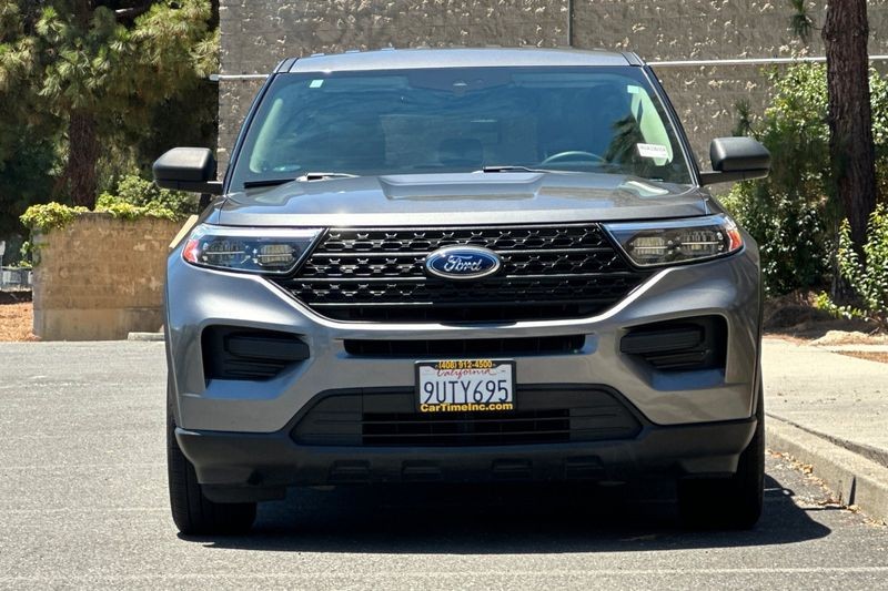 Ford Explorer Vehicle Full-screen Gallery Image 09