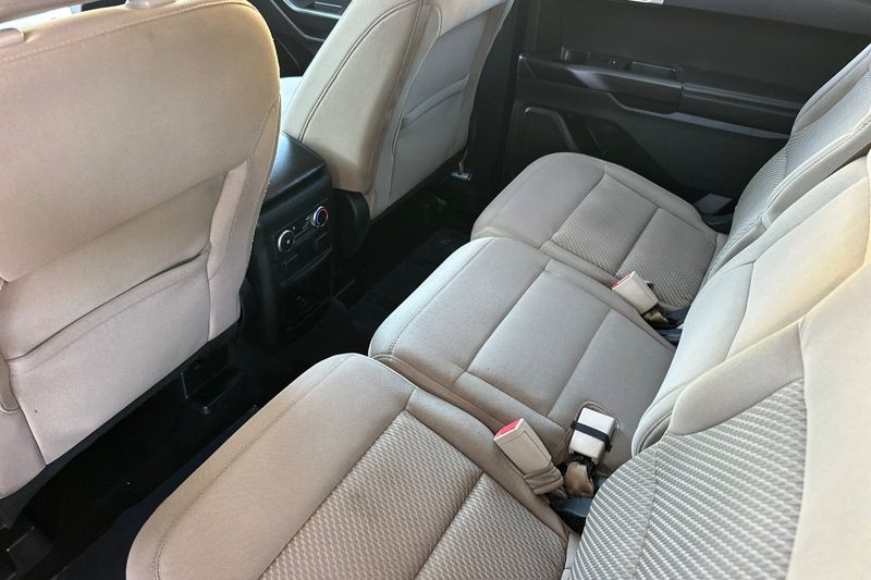 Ford Explorer Vehicle Full-screen Gallery Image 14