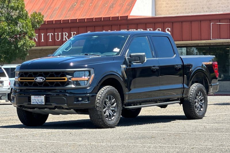 Ford F-150 Vehicle Full-screen Gallery Image 08