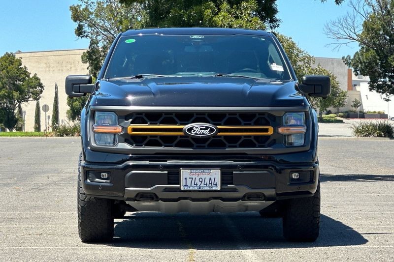 Ford F-150 Vehicle Full-screen Gallery Image 09