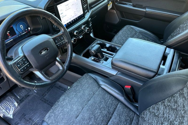 Ford F-150 Vehicle Full-screen Gallery Image 10