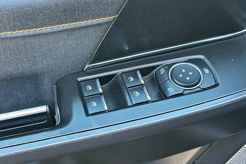 Ford F-150 Vehicle Full-screen Gallery Image 12