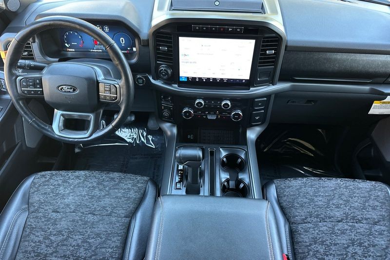 Ford F-150 Vehicle Full-screen Gallery Image 15