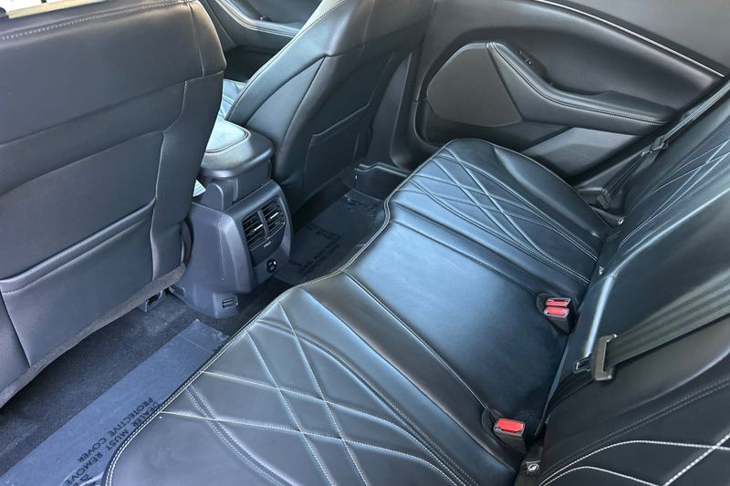 Ford Mustang Mach-E Vehicle Full-screen Gallery Image 14