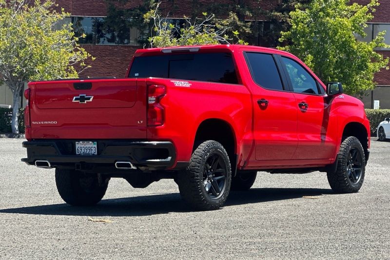 Chevrolet Silverado 1500 Vehicle Full-screen Gallery Image 03