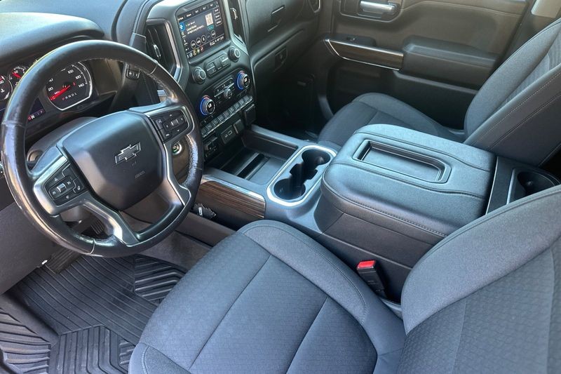 Chevrolet Silverado 1500 Vehicle Full-screen Gallery Image 10
