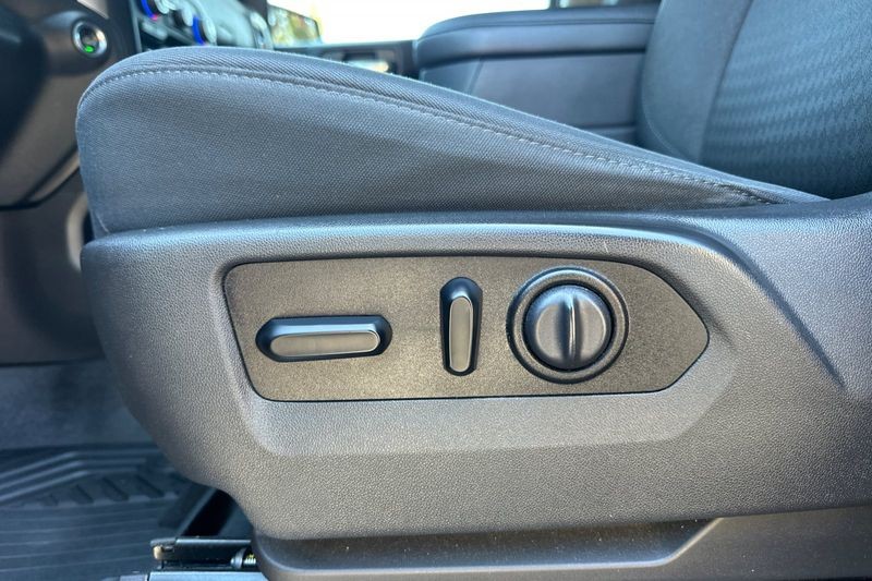 Chevrolet Silverado 1500 Vehicle Full-screen Gallery Image 13