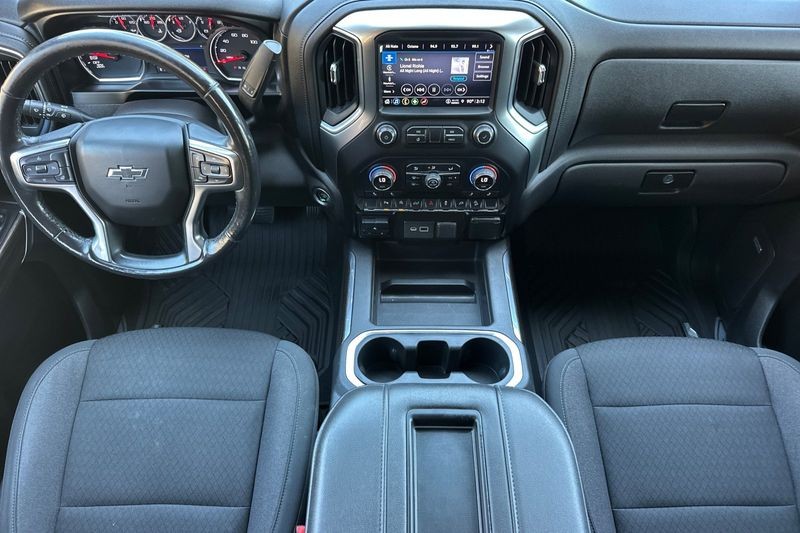 Chevrolet Silverado 1500 Vehicle Full-screen Gallery Image 15
