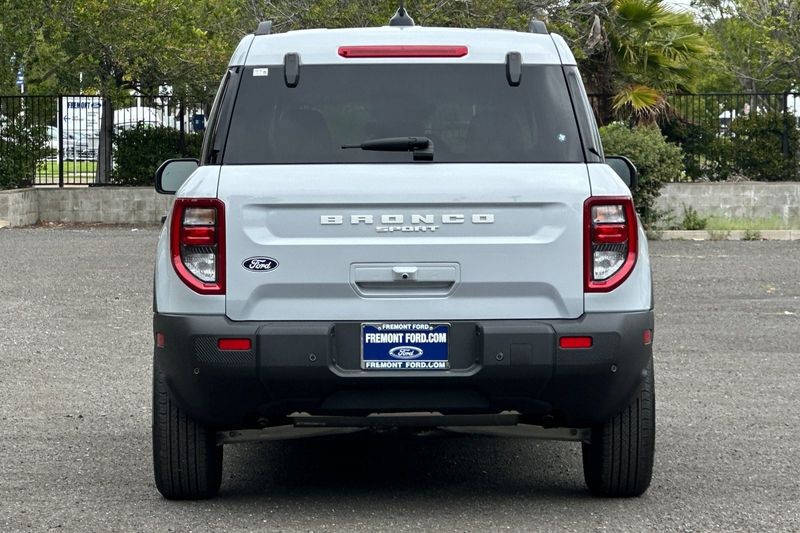 Ford Bronco Sport Vehicle Full-screen Gallery Image 04