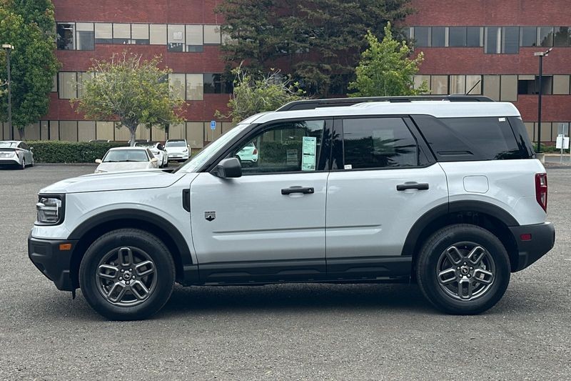 Ford Bronco Sport Vehicle Full-screen Gallery Image 06
