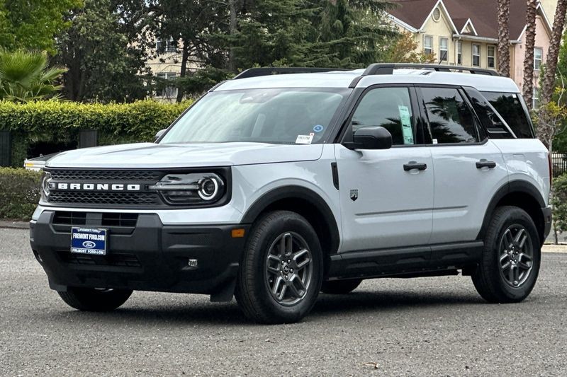 Ford Bronco Sport Vehicle Full-screen Gallery Image 07
