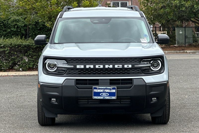 Ford Bronco Sport Vehicle Full-screen Gallery Image 08
