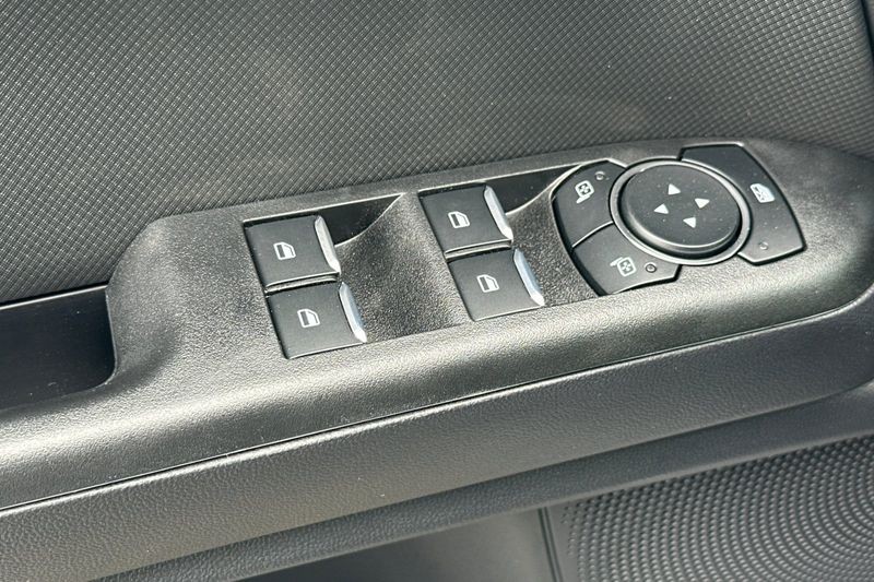 Ford Bronco Sport Vehicle Full-screen Gallery Image 11