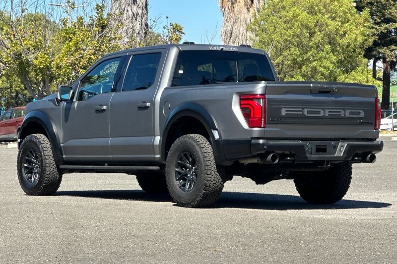 Ford F-150 Vehicle Full-screen Gallery Image 05